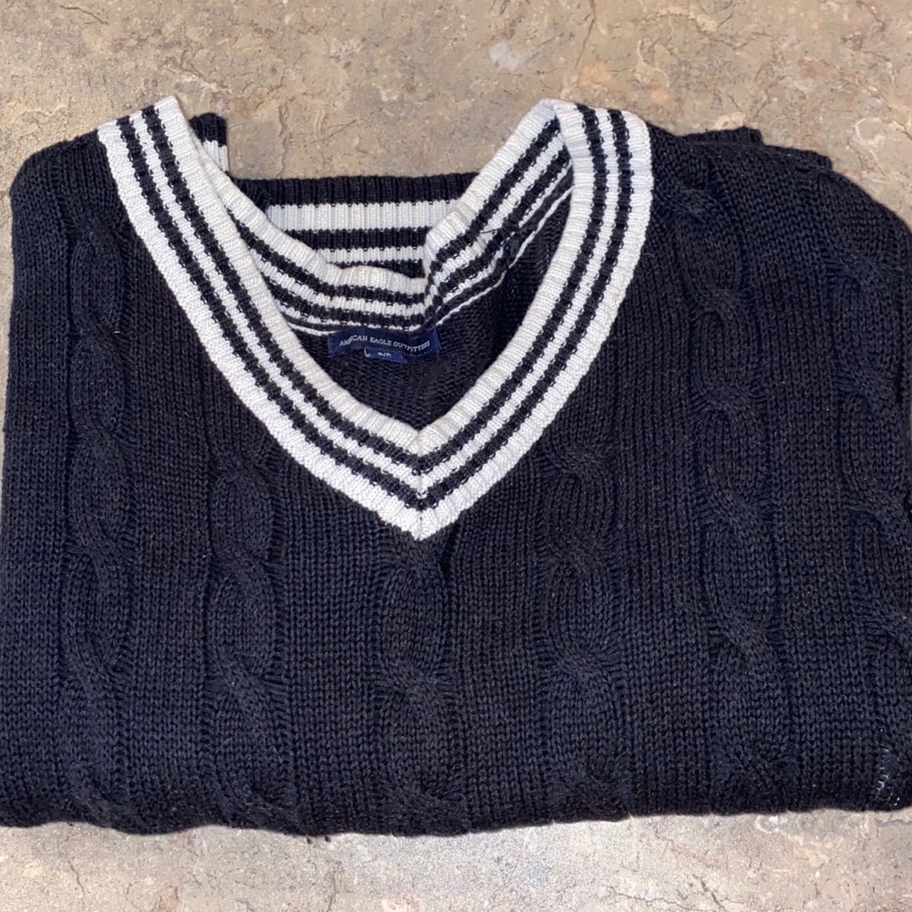 Preppy Knit V-neck Black Sweater!